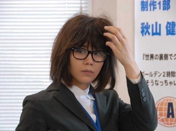 “ボサボサ頭の冴えない窓際族”という設定は、特命係長と瓜二つ