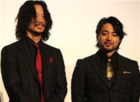 山田孝之と綾野剛の登場に会場からも歓声！
