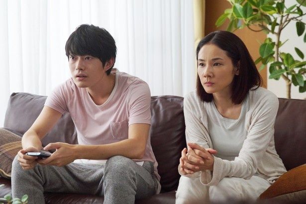 『グッドモーニングショー』では中井貴一と夫婦を演じている