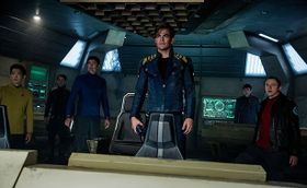 クルーを乗せたエンタープライズ号に無数の敵が迫る