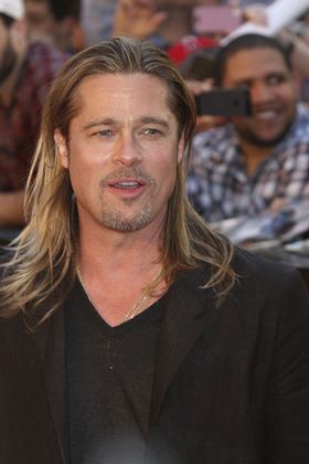 Hoaxというウェブサイトがブラッドの拳銃自殺というデマを流している