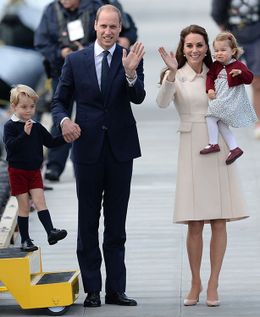 カナダ公式訪問を終え、帰国するウィリアム王子一家