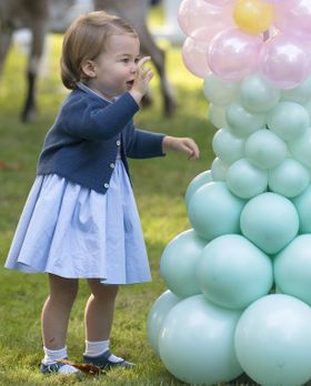 パーティでキュートな姿を見せ、初公務をこなしたシャーロット王女