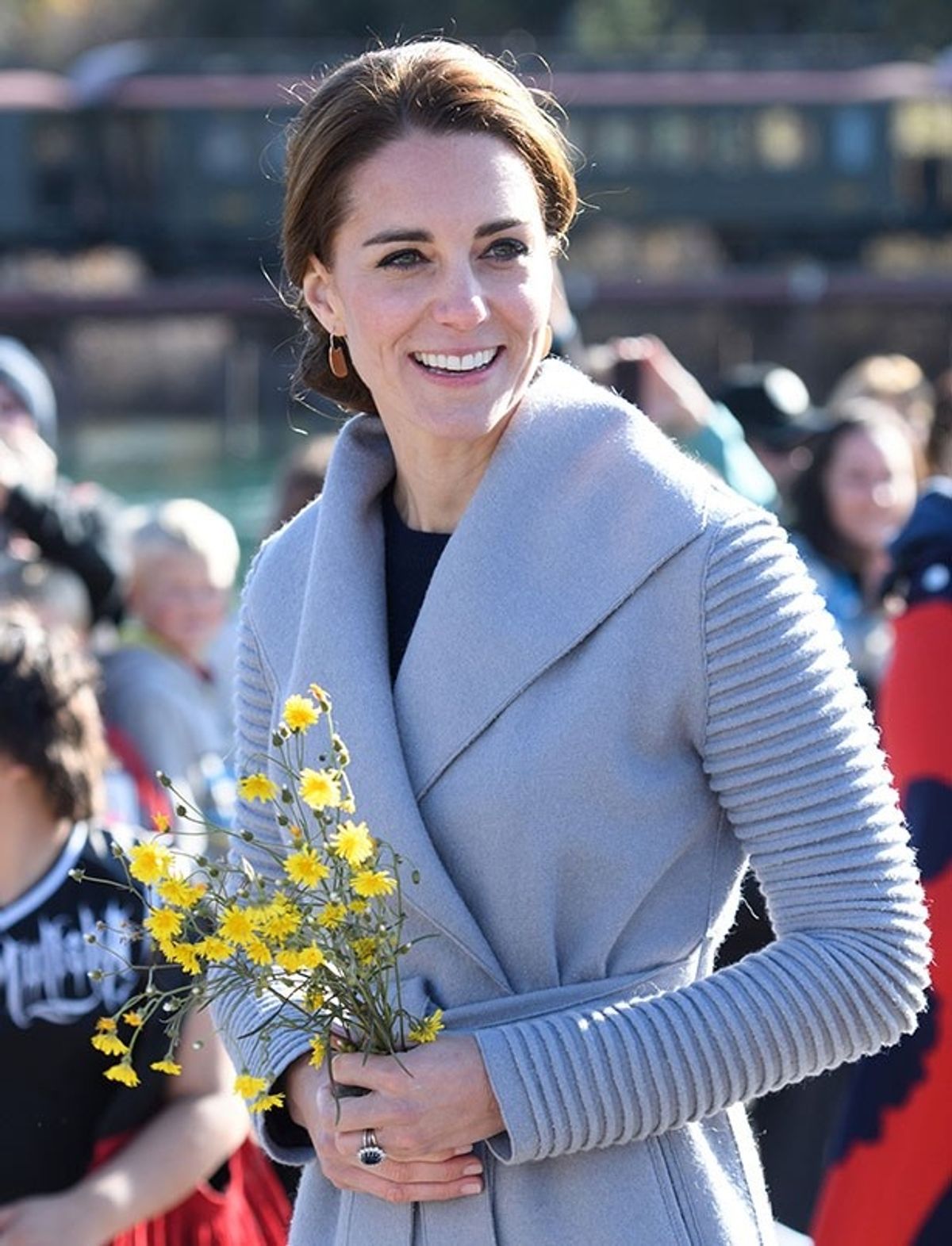 キャサリン妃、花柄ワンピで「イギリスのバラ」と絶賛|最新の キャサリン妃、花柄ワンピで「イギリスのバラ」と絶賛|最新の