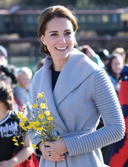 英国の公務を再開したキャサリン妃のファッションが話題に！