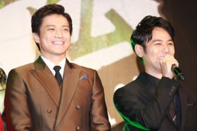 『ミュージアム』のプレミアに参加した小栗旬と妻夫木聡