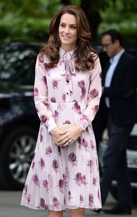 美品✨キャサリン妃愛用✨ホッブスロンドン 花柄 ノースリーブ ワンピース UK6 キャサリン妃、花柄ワンピで「イギリスのバラ」と絶賛｜最新の