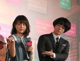 『何者』の初日舞台挨拶に登壇した有村架純と菅田将暉