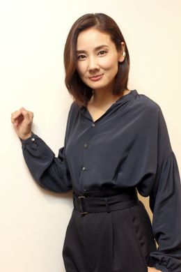 吉田羊が初の主演ドラマ「連続ドラマW コールドケース ～真実の扉～」を語る