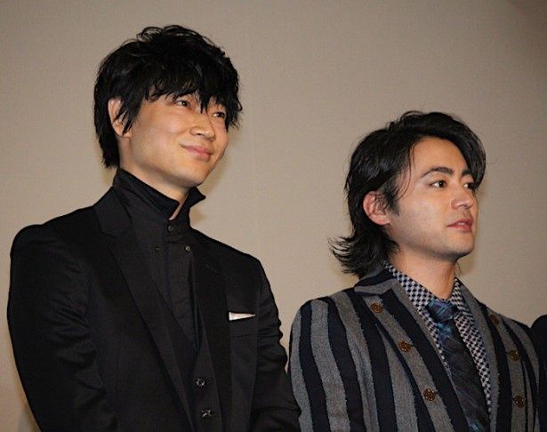 【写真を見る】綾野剛、山田孝之に熱く感謝！仲の良い姿を見せた