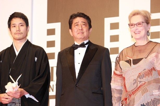 安倍首相がメリル・ストリープや松山ケンイチと対面