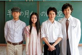 伊勢でロケを実施。左から：深川栄洋監督、忽那汐里、池松壮亮、大泉洋