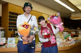 小芝風花主演作『天使のいる図書館』がクランクアップ