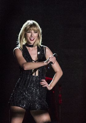 テイラーはF1・アメリカグランプリでのパフォーマンスもセクシーと話題に