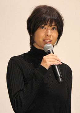 おじさんが一目惚れをするマドンナ、稲葉エリーを演じた真木よう子