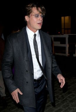 ブラッドが朝の病院で不審者に間違えられたという