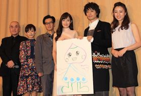 斎藤工、“岡山デニム”の衣装で登場！