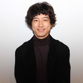 坂口健太郎「普通でいたい」。ポリシーに見える“柔らかな魅力”