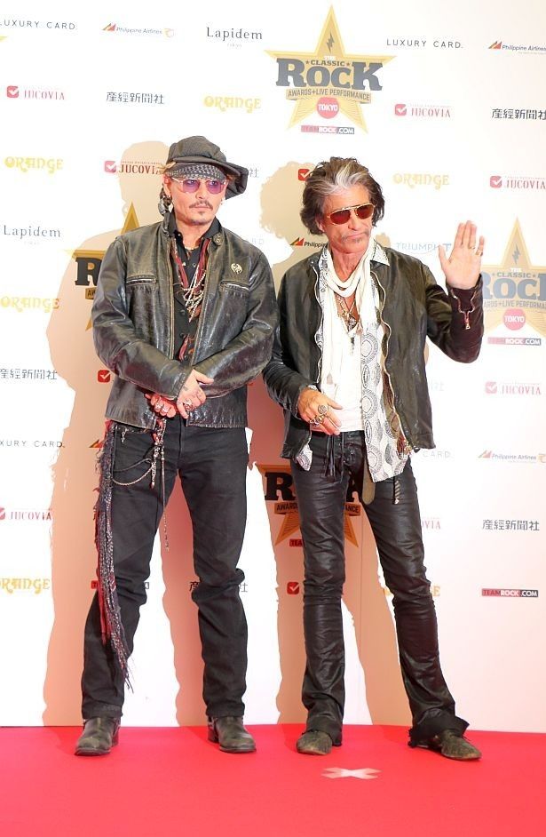 ジョニーは2015年、ロック界のレジェンド、アリス・クーパー、ジョー・ペリーらと共にロックグループ 「ハリウッド・ヴァンパイアーズ」を結成