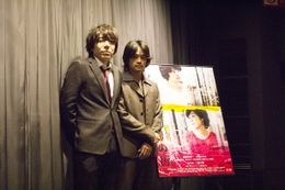 東京・新宿武蔵野館にて公開中の「裏切りの街」の初日舞台あいさつに三浦大輔監督、池松壮亮が登場