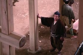 高価な巨木を使った妥協なしのセットにも注目