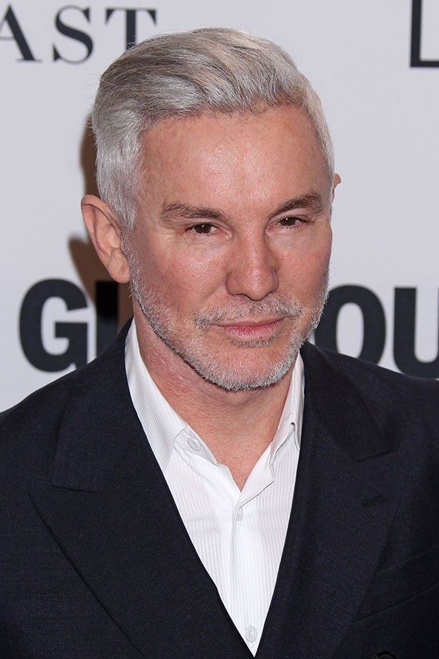 【写真を見る】目元に異変でボトックス顔に!?若返ったバズ・ラーマン監督