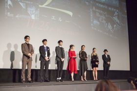 映画「Lーエルー」の完成披露上映会後に舞台挨拶が行なわれた