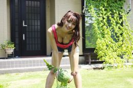 こんな格好で迫られたら中学生には刺激が強いかも