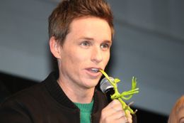 『ファンタスティック・ビーストと魔法使いの旅』のイベントに登場したエディ・レッドメイン