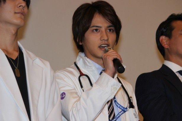 鏡飛彩/仮面ライダーブレイブ役の瀬戸利樹