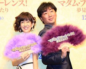 キュート＆かすれ声で名曲を披露！