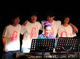 蒼井優、生ライブで緊張！