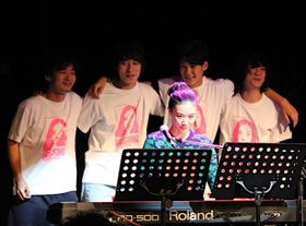 蒼井優、生ライブで緊張！