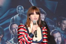 『ローグ・ワン/スター・ウォーズ・ストーリー』のイベントに登場したフェリシティ・ジョーンズ