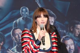 『ローグ・ワン/スター・ウォーズ・ストーリー』のイベントに登場したフェリシティ・ジョーンズ