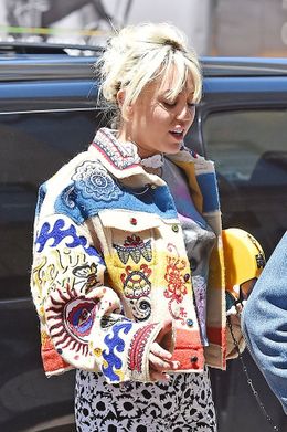 マイリーはオーストラリアへの移住を検討しているという