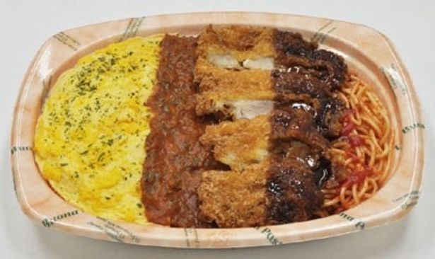 満腹間違いなし！　ビッグチキンオムライス（698円）