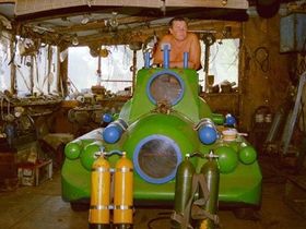 なんと手づくり！かなりポップな潜水艦