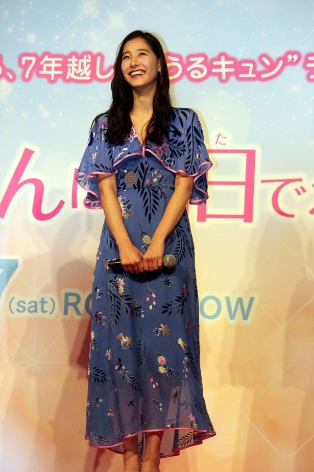 【写真を見る】愛らしい！新木優子の全身ショット