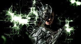 一見、怖そうな女エイリアンだが…