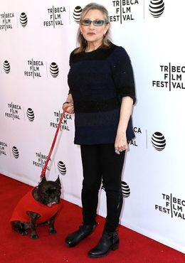 心臓発作で病院に緊急搬送されたキャリー・フィッシャー