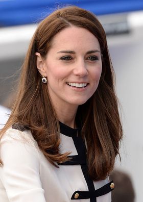 キャサリン妃がクリスマスに教会へ行った際のファッションが話題に