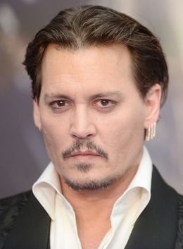 ジョニーが、アンバーにイメージや評判を傷つけられたとして制裁金を要求