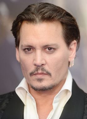 ジョニーが、アンバーにイメージや評判を傷つけられたとして制裁金を要求