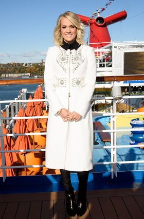 普段シンプルなファッションを着ていることが多いキャリー・アンダーウッド