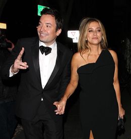 司会を務めたジミー・ファロンと妻ナンシー・ジュボナン