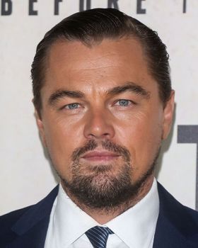 初めてレオナルドが公に新恋人を連れて現れた