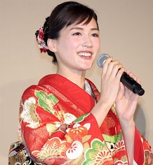 綾瀬はるかのほんわかトークに会場も大爆笑！