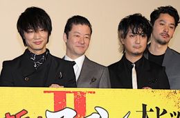 綾野剛と上地雄輔の仲の良いやり取りに会場も大盛り上がり！