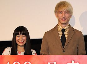 miwaと坂口健太郎の登場に女子高生が大興奮！